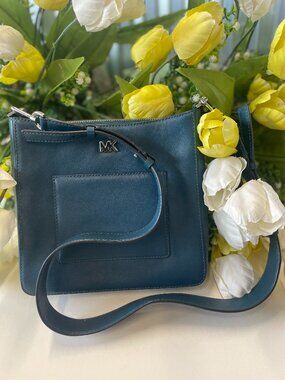 MICHAEL KORS GLORIA POCKET SWING PACK CROSSBODY BAG